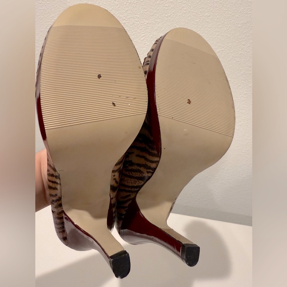 👠 Madden Girl Tiger Print & Burgundy Patent Leather Heels - Picture 12 of 12